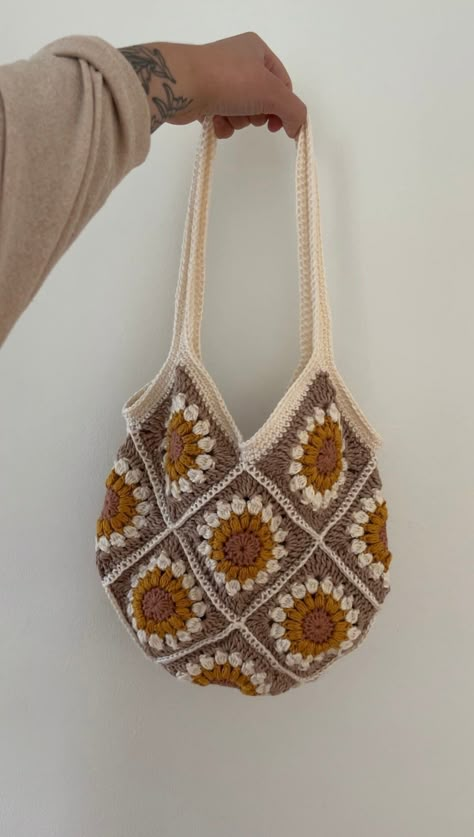 crochet bag aesthetic #crochetbagaesthetic #crochet #crochetbag #crochetbags 2.401 Sunburst Granny Square Bag, Summer Crochet Bag, Mini Bag Pattern, Granny Square Tote Bag, Crochet Drawstring Bag, Sunburst Granny Square, Free Crochet Bag, Bags Patterns, Crochet Design Pattern