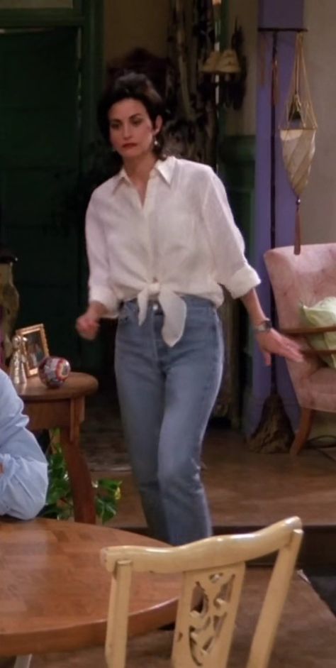 Dark Shoes, Rachel Green Friends, Friends Outfits, Courtney Cox, White Shirt Outfits, Mom Pants, Tied Shirt, Window Screen, Monica Geller