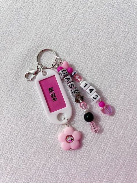 Kpop Keychain Diy, Diy Kpop Crafts, Skz Case 143, Jewerly Diy Ideas, Case 143 Stray Kids, Skz Diy, Stray Kids Case 143, Beads Packaging, Kpop Accessories