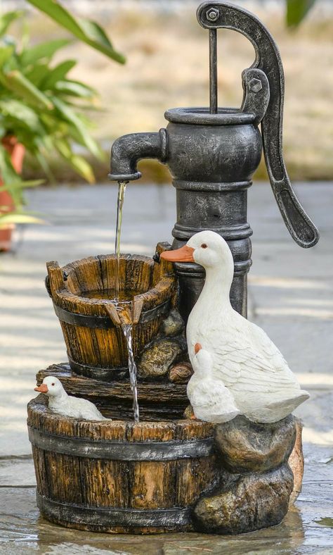 Homemade Water Fountains, Dekoratívne Vence, Kolam Koi, Taman Air, Duck And Ducklings, Mini Aquarium, Diy Water Fountain, Garden Pond Design, Outdoor Water Features