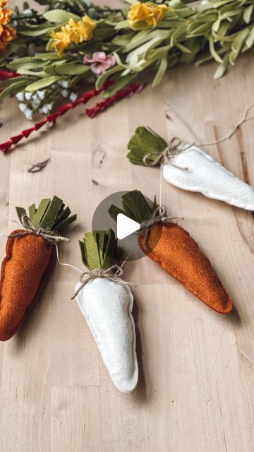 Katie | Crafter and Felt Enthusiast on Instagram: "DIY Felt carrot garland! If you don’t know how to sew, no problem. This fun little carrot garland will add some fun into your spring decor this season. A perfect project for the weekend😊

Our weather here is starting to turn colder again this weekend, but crossing fingers that it’s only going to get warmer after that🤞🏼 Are you still in winter weather or do you see spring in your sights?" Carrot Decorations, Carrot Garland, Felt Carrot, Carrot Craft, Fun Easter Crafts, Easter Decorating, Diy Felt, Instagram Diy, He Is Risen