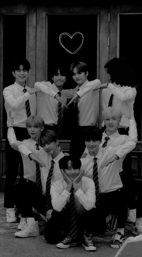 Gray And Black Aesthetic Wallpaper, Wallpaper Backgrounds Stray Kids, Aesthetic Black Pictures, Chk Chk Boom Skz Wallpaper, Straykids Dark Aesthetic, Straykids Black And White, Aesthetic Stray Kids Wallpaper, Dark Kpop Wallpaper, Stray Kids Wallpaper Ipad