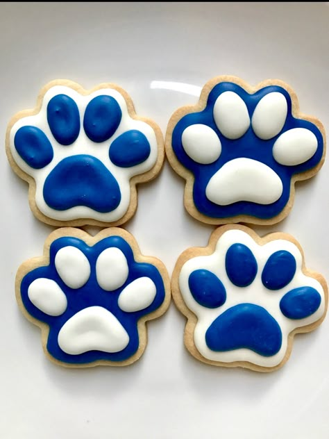 Dog House Cookies Decorated, Bulldog Cookies Decorated, Decorated Royal Icing Cookies, Bulldog Cookies, Fancy Recipes, Vet Doctor, Paw Cookies, Cookies Royal Icing, Royal Icing Sugar