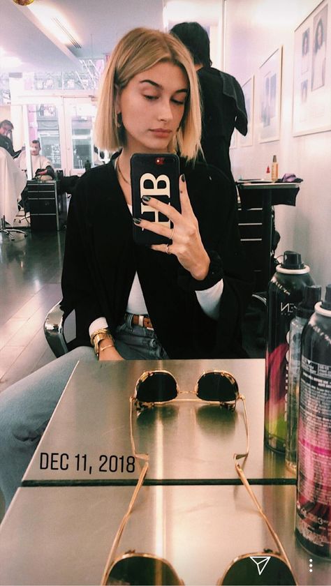 Hailey Baldwin Beiber mirror selfie Hailey Baldwin Hair, Haley Baldwin, Hailey Bieber Street Style, Women Short Hairstyles, Hailey Baldwin Street Style, Hailey Rhode Baldwin, Black Women Short Hairstyles, Hailey Bieber Style, Hailey Baldwin Style