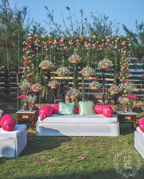 Spotted: Eco - Friendly Decor Ideas For Your Wedding! #shaadiwish #indianwedding #decor #weddingdecorations #decorideas #weddingdecor #decoratingideas Mehendi Decor Ideas, Bridal Backdrops, Wedding Entrance Decor, Vegan Wedding, Marriage Decoration, Mandap Decor, Desi Wedding Decor, Beautiful Wedding Decorations, Mehndi Decor