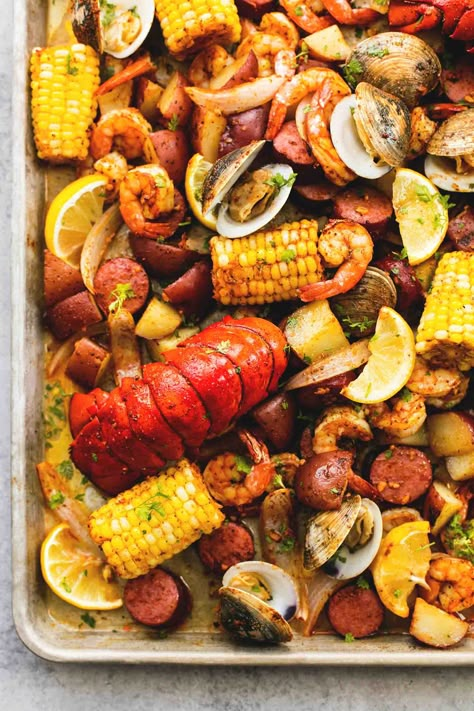 The Best Seafood Recipes for Christmas Eve that you'll need to have a successful and tasty holiday. Muscles, shrimp, calamari and more. Flavorful Shrimp, Seafood Bake, Seafood Boil Recipes, Sunday Dinner Recipes, Boiled Food, Best Seafood Recipes, Clam Bake, Easy Seafood, Velvet Cupcakes