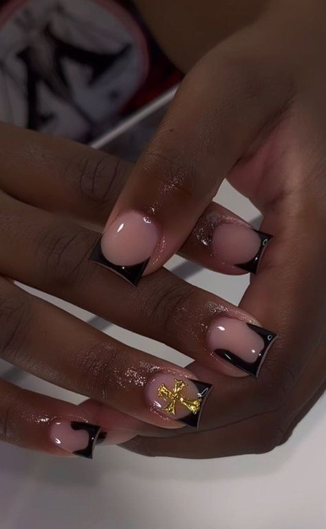 Simple Cute Manicure, Cute Nails Acrylic Short Black, Matching Nails For Mom And Daughter, Short Black Nails For Prom, Black Nail Styles Short, Black Mini French Tip Nails, Small Cute Nail Designs, Black Cute Acrylic Nails, Black And White Gold Nails