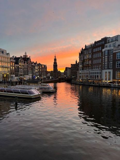 Amsterdam Aesthetic Spring, Amsterdam Aesthetic Night, Spring In Amsterdam, Amsterdam Sunset, Amsterdam Summer, Amsterdam Pictures, Amsterdam Wallpaper, Amsterdam Aesthetic, Amsterdam Trip