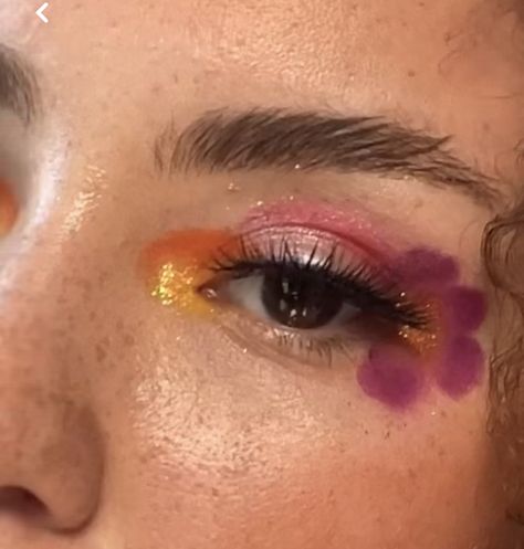 Simple Colourful Makeup, Hippy Girl, Hippie Makeup, Colourful Makeup, Funky Makeup, Fun Makeup, Graphic Liner, Make Up Inspo, Hippie Girl