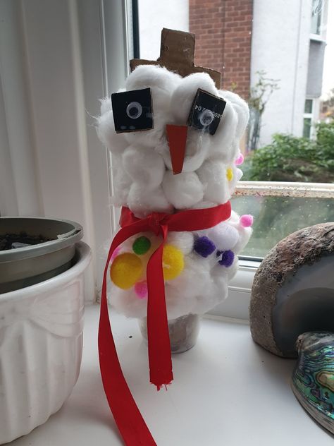 Cotton wool ball snowman (using a toilet roll as the base) Wool Balls, Toilet Roll, Cotton Wool, Diaper Cake, Wool, Christmas