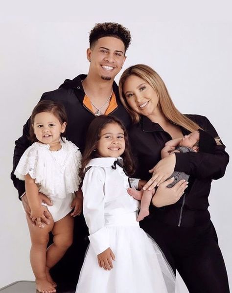 The Ace Family Youtube, Ace Family Wallpaper, The Ace Family, Austin And Catherine, Family Wallpaper, Catherine Paiz, Ace Hood, Family Channel, Ace Family