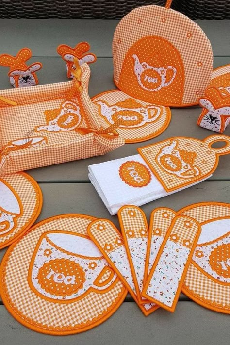 Alice In Wonderland Style, Kitchen Crafts Diy, Teapot Warmer, Teapot Cover, Egg Holders, Orange Table, Quilted Potholders, Apron Sewing Pattern, Place Mats Quilted