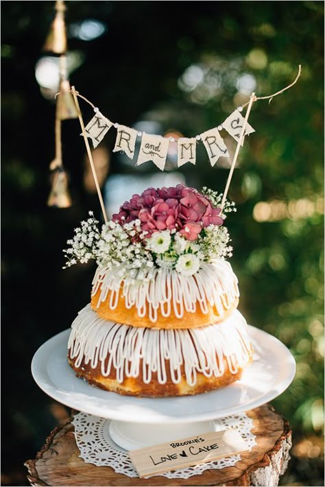 Glamorous Wedding Cakes, Dessert Original, Nothing Bundt, Nothing Bundt Cakes, Wedding Cake Alternatives, Traditional Wedding Cakes, Diy Wedding Cake, Traditional Wedding Cake, Simple Wedding Cake