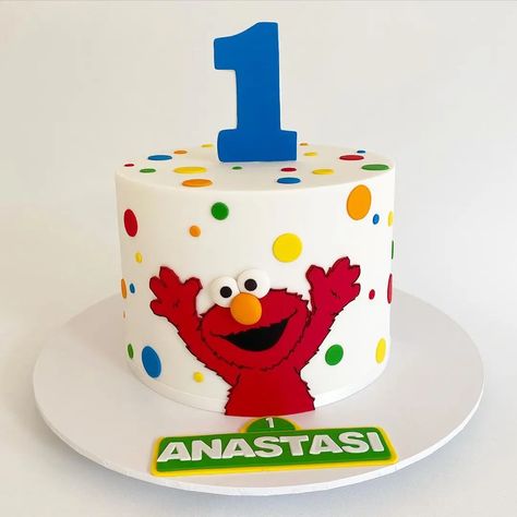 15 Really Cute Elmo Cake Ideas & Designs: Perfect for Boys & Girls Onederful Year, Minimalist Birthday Decor, Masha Cake, Elmo Smash Cake, Elmo Birthday Party Boy, Sesame Street Birthday Cakes, Elmo Birthday Cake, Elmo First Birthday, Furniture Color Schemes