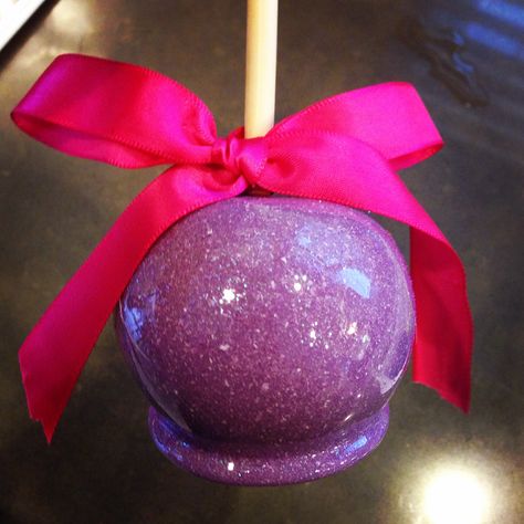 Another Pinner Said--Edible glitter candy apple made by me:) Glitter Candy Apples, Chocolate Covered Apples, Gourmet Apples, Apple Treat, Birthday Cake Pops, Toffee Apple, Caramel Candy, Edible Glitter, Homemade Candies