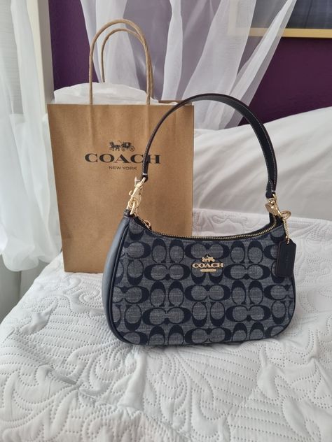 Coach Denim Bag Outfit, Luxury Denim Bag, Bags Inspo Aesthetic, Coach Jeans Bag, Aesthetic Designer Bags, Denim Designer Bag, Coach Teri Shoulder Bag Outfit, Coach Blue Bag, Denim Coach Bag