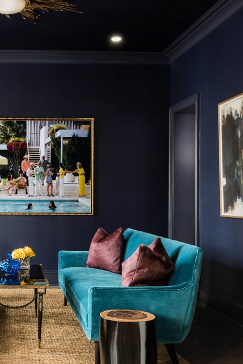 This luxury family room has dark moody navy blue walls. Dark navy blue ceiling. Jute rug. Peacock blue velvet sofa with plum pillows. Navy Blue Walls And Ceiling, Navy Blue Ceiling Living Room, Navy Blue Bedroom Walls And Ceiling, Midnight Blue Ceiling, Navy Living Room Ceiling, Dark Blue Bedroom Ceiling, Dark Blue Walls And Ceiling, Dark Wall Painting Ideas, Navy Blue Lounge