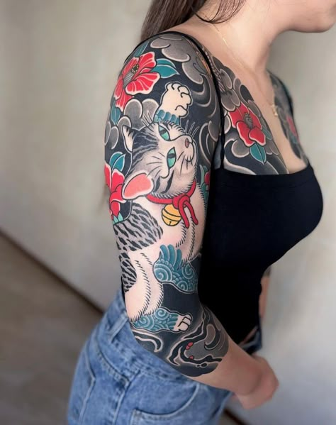 Japanese Tattoo Women, Learn To Tattoo, Father Tattoos, Alt Model, Maori Tattoo Designs, Full Back Tattoos, Tattoed Women, Tattooed Women, Floral Tattoo Sleeve