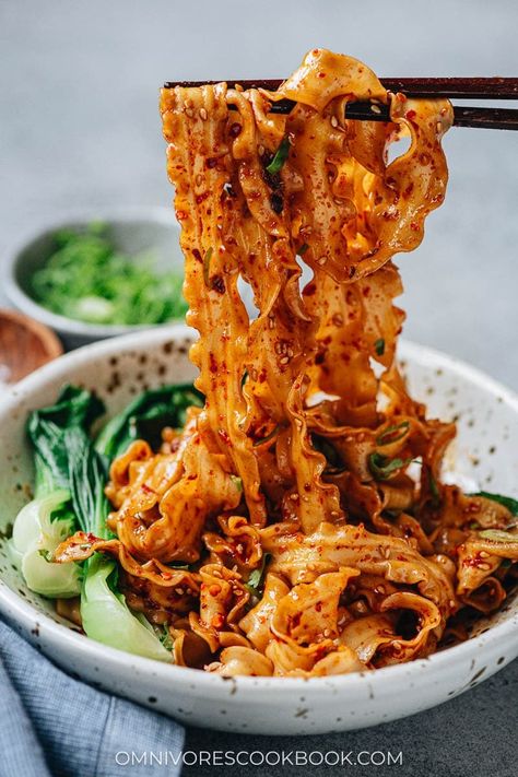 Sichuan Noodles Chili Oil, Best Asian Dishes, Sichuan Noodle Soup, Spicy Vermicelli Noodles, Spicy Soy Noodles, Biang Biang Noodles Sauce, Korean Rice Noodles, Sichuan Noodles Recipe, Black Bean Sauce Noodles