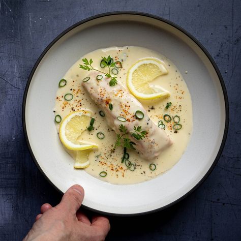 SALMON & VELOUTE SAUCE Plating Sauces Recipes, Salmon French Recipes, French Fish Dishes, French Cuisine Fine Dining, Fine Dining Sauces, Fish Recipes Fine Dining, Fine Dining Salmon Recipes, French Salmon Recipes, French Seafood Recipes