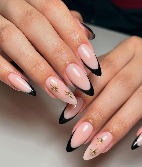 Gold Nails French, Black Almond Nails, Unghie Sfumate, Elegant Manicure, Nagellack Trends, Classy Nail Designs, Beige Nails, French Nail Designs, Almond Nails Designs