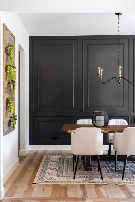 Black Wainscoting, Dining Room Accent Wall, Dining Room Wainscoting, Dining Room Accents, Dinning Room Design, Elegant Dining Room, Dining Room Inspiration, Dining Room Walls, Elegant Dining