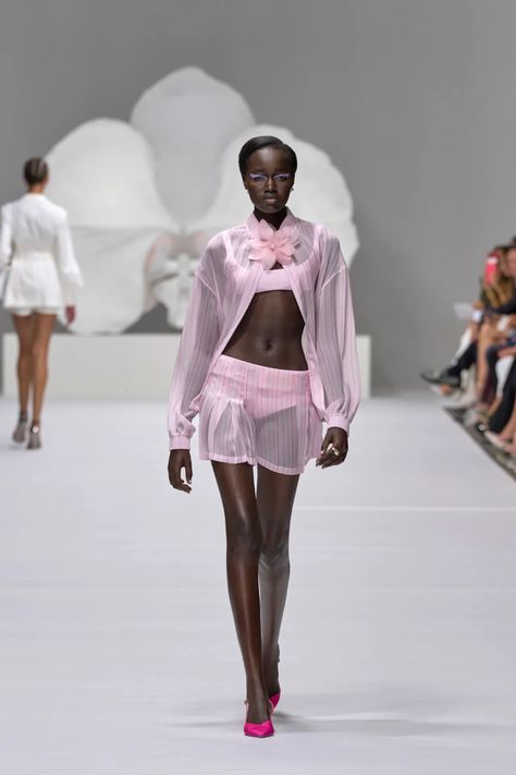 Genny Spring 2025 Ready-To-Wear Collection [PHOTOS] Pastel Outfits, Organza Suits, Fashion Runway Show, 2025 Fashion Trends, Color Trends Fashion, Fashion Week New York, Pastel Fashion, Copenhagen Fashion, Fashion Archive