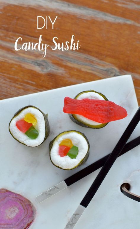 Candy Sushi Rolls, Easy Diy Candy, Sweet Sushi, Candy Sushi, Dessert Sushi, Easy Candy, Diy Snacks, Fruit Roll, Best Party Food