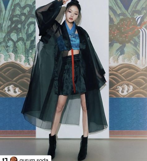 Chinese Outfits Modern, Korean Hanbok Modern, Modern Hanbok Dress, Rave Style, Modern Hanbok, Chinese Clothing, Art Dress, Kpop Fashion Outfits, Cosplay Outfits