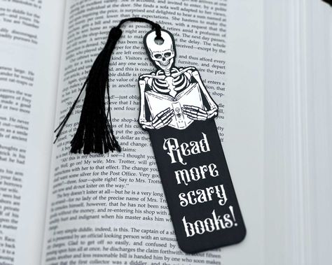 Skeleton Bookmark Skull Bookmark for Horror Fans of Scary Book - Etsy Skull Bookmark, Spooky Bookmarks, Hayday Farm Design, Cool Bookmarks, Book Reader Gifts, Funny Dark, Book Funny, Book Items, Laser Engraved Acrylic