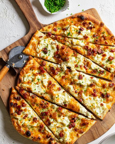 Pancetta Pizza Recipe, Hot Honey Pizza Tart, Pizza Hot Honey, Hot Honey Flatbread, Ricotta Pizza Recipes, Pancetta Pizza, Honey Pizza, Pancetta Recipes, Flatbread Recipes