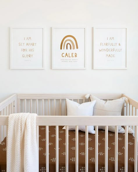 Sharing baby boy crib decor ideas neutral nursery ideas and how we selected our baby boy nursery decor in a modern minimalist style. Tan brown earth tones nursery colors. Tour our gender neutral baby room over on vivandtimhome.com #Nursery #NeutralNursery #BabyRoom #GenderNeutral Gender Neutral Nursery Gray, Neutral Nursery Gray, Kids Art Frame, Bible Verse Nursery, Nursery Scripture, Christian Baby Shower, Gender Neutral Nursery Ideas, Nursery Decor Green, Blush Pink Nursery