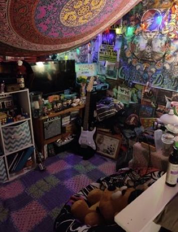 Melody Bedroom, Punk Room, Pastel Aesthetic Room, Hippie Bedroom Decor, Grunge Bedroom, Diy Dorm, Hippie Bedroom, Hippie Room Decor, Hippy Room