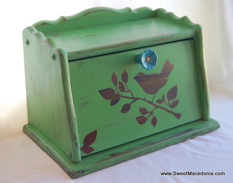 bread boxes - Google Search Upcycled Bread Box Ideas, Metal Bread Box Makeover, Refurbished Bread Box Vintage, Vintage Bread Boxes Metal, Antibes Green, Small Projects Ideas, Wooden Bread Box, Retro Bread Box, Vintage Bread Boxes