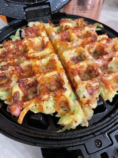 Loaded Potato Waffles Pineapple Upside Down Waffles, Potato Chaffle Recipes, Potato Chaffles, Potatoes In Waffle Maker, Waffle Maker Potato Pancakes, Mashed Potatoes In Waffle Maker, Waffle Iron Tofu, Leftover Waffles Ideas, Things To Cook In Waffle Maker