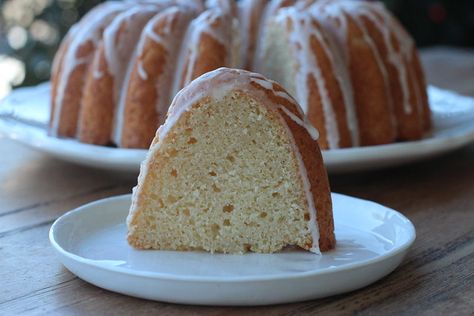 Cinnamon Bundt Cake, Strawberry Topping, Vanilla Glaze, Sugar Cake, Bundt Cakes Recipes, Bundt Cakes, Cake Frosting, Bundt Cake, Favorite Desserts