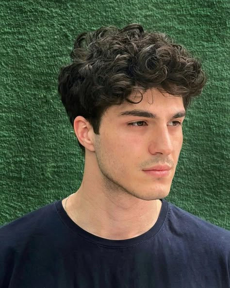 Men’s Cuts For Curly Hair, Slightly Wavy Hair Men, Men Haircuts For Curly Hair, Haircuts For Men Round Face Shape, Best Curly Haircuts For Men, Cool Haircuts Men, Male Haircuts Curly Long, Mens Hairstyles Medium Messy Wavy Hair, Men’s Wavy Haircuts