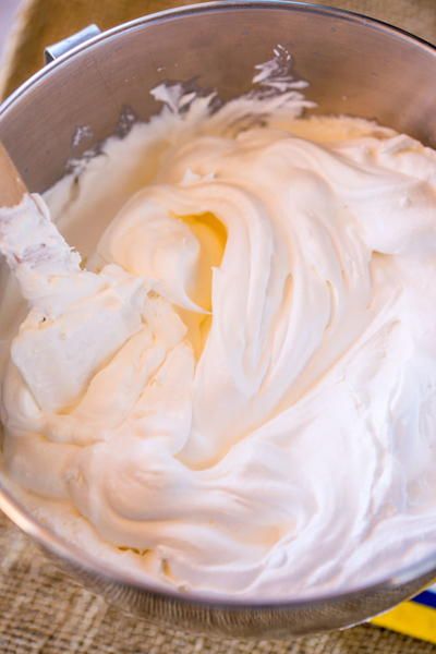 Homemade Cool Whip Recipe Homemade Cool Whip, Berry Chantilly Cake, Cool Whip Desserts, Awesome Desserts, Cool Whip, So Delicious, The Store, Easy Homemade, Easy Desserts