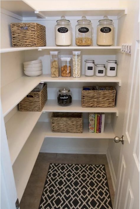 Under Stairs Storage Closet, Ideas Under Stairs, Small Pantry Closet, Kitchen Organization Tips, Kitchen Pantries, Pantry Interior, Diy Closet Storage, Small Kitchen Pantry, Under Stairs Storage