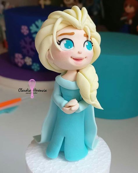 Frozen Fondant Cake, Frozen Cake Designs, Frozen Fondant, Elsa Cake Toppers, Elsa Cake, Frozen Pasta, Elsa Cakes, Frozen Birthday Cake, Cake Topper Tutorial