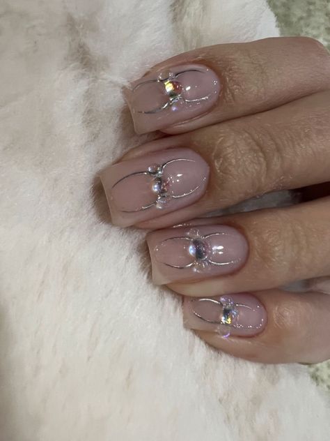 Short Nail Silver Designs, Funky Nail Ideas Square, Square Nail Designs Sparkle, Short Nails Silver Design, Short Square Silver Nails, Gems On Short Nails, Gem Spider Nails, Short Nails Alternative, Short Spider Nails