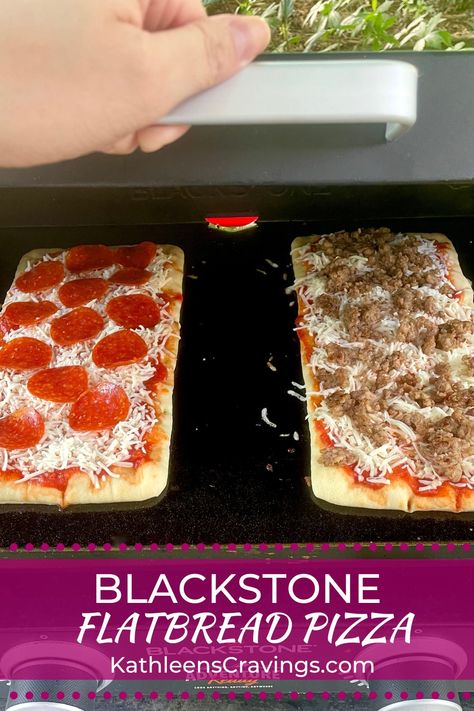 This Blackstone Flatbread Pizza recipe is a super easy twist on a classic family favorite. Perfect for a backyard get-together or even a quick weeknight dinner. Use store-bought flatbread crust (or naan bread) and your favorite toppings for pizza night that is ready in only 20 minutes. Flatbread Pizza Recipe, Nana Bread, Naan Bread Pizza, Pizza Oven Recipes, Flatbread Pizza Recipes, Air Fryer Recipes Appetizers, Griddle Recipes, Grilled Pizza, Flatbread Pizza