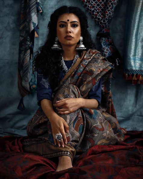 Sari Quotes, Sari Photoshoot, Ayush Kejriwal, Saree Poses, Kalamkari Saree, Indian Photoshoot, Self Portrait Photography, Saree Photoshoot, Sari Blouse