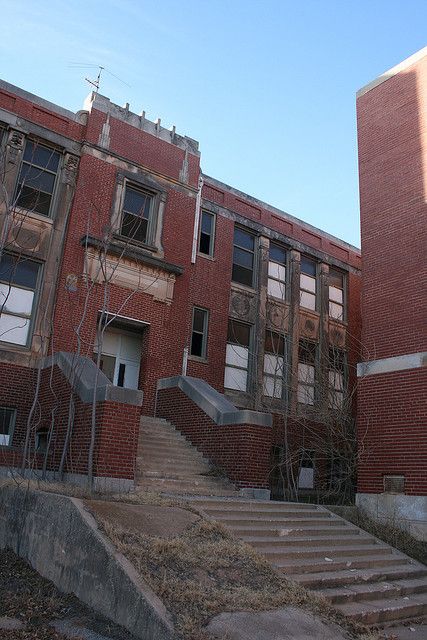 These photos of an old abandoned school in Oklahoma City area , few details about the school. Abandoned Buildings Exterior, Rundown School Aesthetic, Abandon School Aesthetic, Abandon School, Old School Building Aesthetic, Abandoned School Aesthetic, Creepy School, Abandoned Orphanage Aesthetic, School Apocalypse