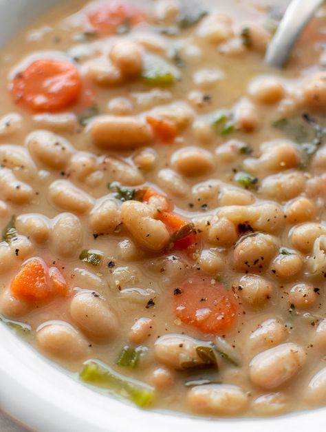 Greek White Bean Soup, Bean Soup Recipes, Greek Dishes, White Bean Soup, Sopot, Soup And Sandwich, Easy Soups, White Bean, Mediterranean Diet Recipes