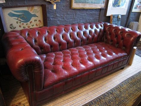 Red Leather Couch, Red Leather Chesterfield Sofa, Chesterfield Living Room, Minimalist Living Room Design, Sofa Inspiration, Oxblood Red, Red Sofa, Couch Set, Leather Couch