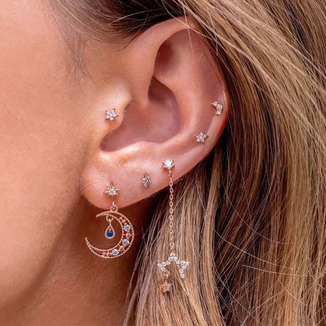 Well-made by Gold Plated 925 and Cubic Zircon, this earrings includes 6 pierces of ear studs. Even if you don't have multiple piercing, you could also mix n match each pierce together for THE WHOLE WEEK!!! What's better is you only need $17.99 to own one set. It's now ON SALE now with 15%OFF!!! Check it out now! Moon And Star Earrings, Minimal Earrings, Moon Studs, Diamond Hoop Earrings, Star Studs, Moon Earrings, Modern Earrings, Stud Earrings Set, Diamond Fashion