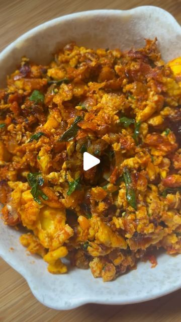 Telugintivanta on Instagram: "Garlic Egg fry / Winter Recipes 🌿  . . Follow me @telugintivanta for more Recipes🌿 . . Ingredients: Take a Jar  Add Red chilli powder 1 tsp  Salt as needed  Garlic 1/2 cup  Coarse grind  Oil 1 tsp  Mustard seeds 1/2 tsp  Onion chopped 2  Red chilli dry 1  Curry leaves  Saute  Turmeric powder 1/2 tsp  Cook soft  Add eggs 4  Mix it well  Cook 2-3 min  Add garlic mix  Mix well  Salt 1/2 tsp  Coriander leaves  Mix it well  Garlic egg fry ready  . #reels #reelsinstagram #reelitfeelit #reelit #reelkarofeelkaro #reelsvideo #reelsinsta #foodies #foodinstagram #eggfry #telugintivanta #garliceggfry #winterrecipes" Egg Chilli Recipe, Egg Fry, Red Chilli Powder, Mustard Seeds, Turmeric Powder, Winter Recipes, More Recipes, Coriander Leaves, Curry Leaves