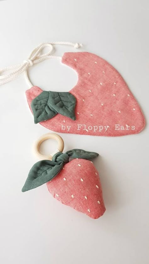 Sewn Baby Gifts, Diy Bebe, Baby Couture, Baby Sewing Projects, Baby Sewing Patterns, Baby Projects, Fabric Christmas Ornaments, Baby Diy, Diy Couture