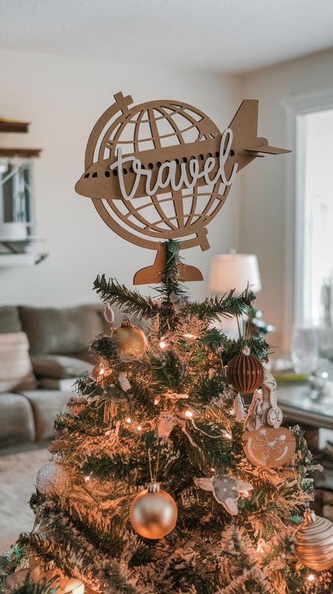 Christmas Tree Decor for travel lovers. a globe shaped travel cutout topper for the tree Airport Christmas Decor, Travel Tree Topper, Travel Tree Christmas, Travel Theme Christmas Tree, Travel Themed Christmas Tree, Travel Christmas Tree, Around The World Christmas, Diy Tree Topper, Themed Ornaments